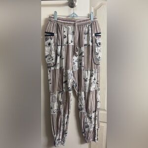 Brand:Rising international
Striped mushroom pattern pants